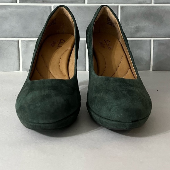 Clarks Indigo Wessex Wyvern Suede Platform Pumps Teal Size 7.5 New With Box - Picture 3 of 9